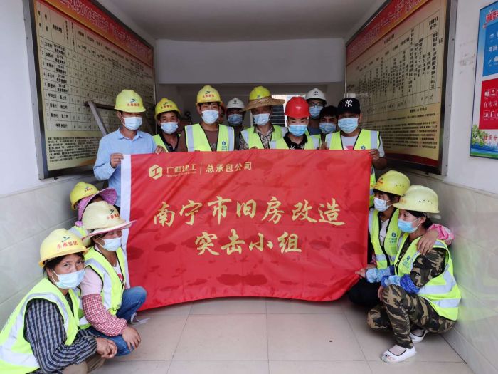 1595496099130881.jpg 应急施工队部分职员合影.jpg