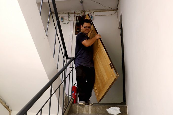1597916962135980.jpg 5.1整理楼道内的杂物.JPG